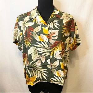Basic Editions Palm Frond Button Down Crop Shirt M